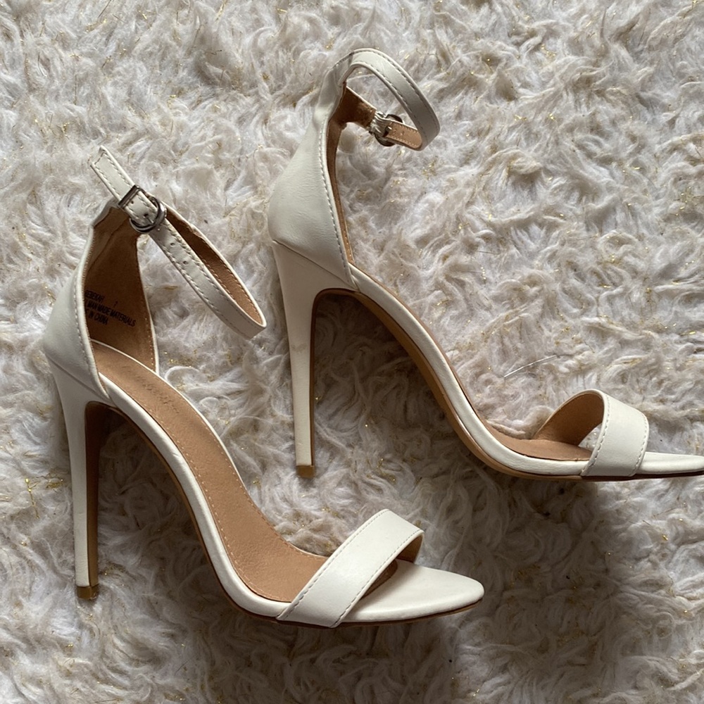 Heels - Picture 3 of 3
